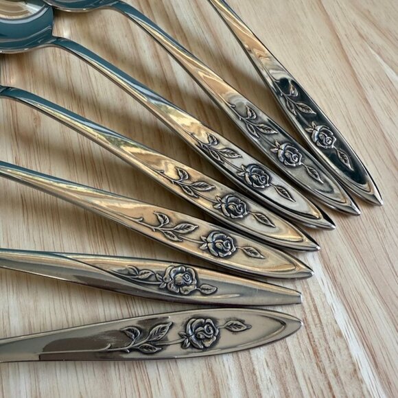 7 Vintage Oneida My Rose Serving Spoons 8 1/4 in - Picture 2 of 9